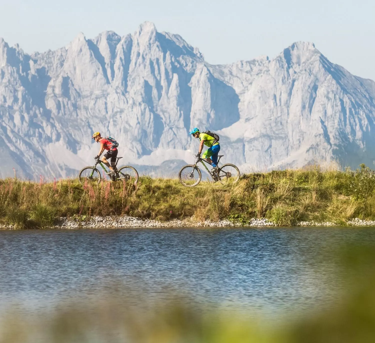 biker-am-fleckalmsee-in-kirchberg-in-tirol